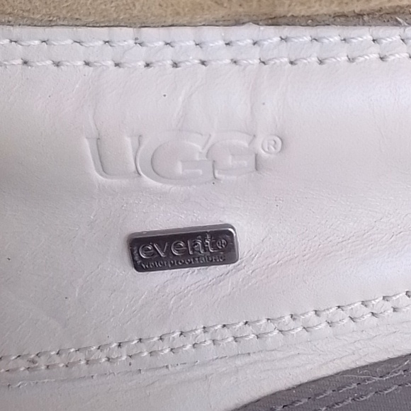 UGG Adirondack II Leather Boots - Picture 11 of 14